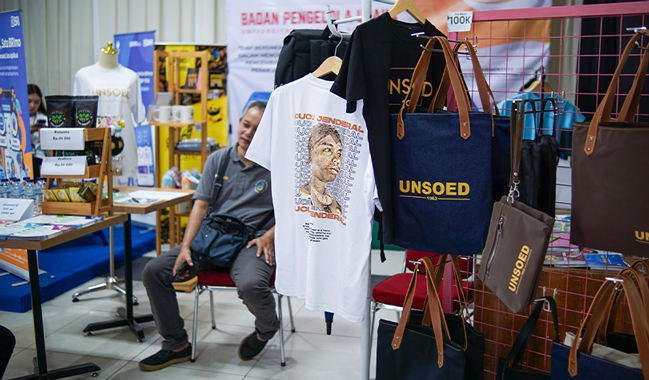 Puluhan Pedagang Meraup Untung di Banyumas Thrift Market Vol.10 "New Culture in Campus"