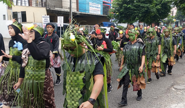 Kontingen BPU Ramaikan Karnaval dan Jalan Sehat Dies Natalis Ke-61 UNSOED