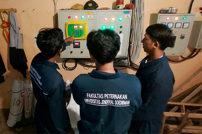 Kepakan Sayap Inovasi: 6 Mahasiswa Fapet Unsoed Magang Intensif di Kandang Closed House Berteknologi Modern