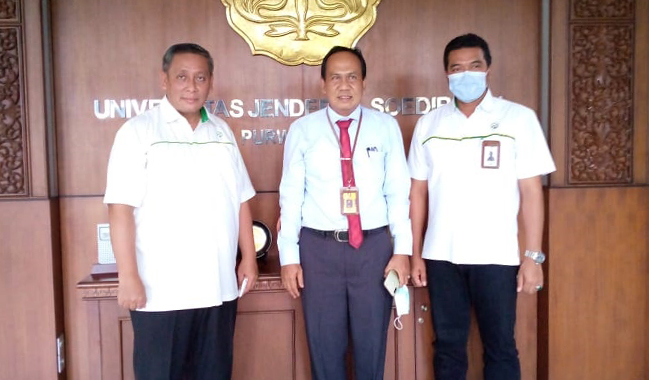 PT. Perkebunan Nusantara IX Serahkan Bantuan 2.500 Bibit Kopi Kepada UNSOED